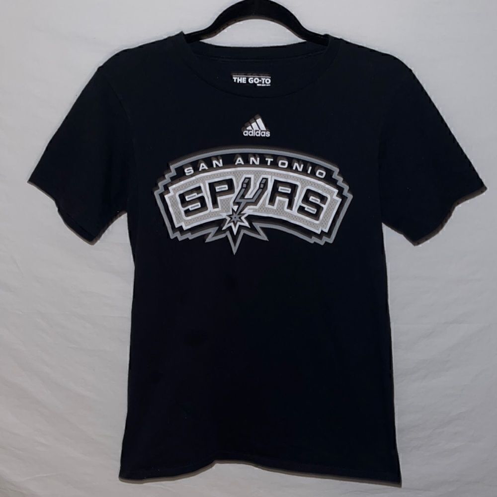 Black Adidas San Antonio Spurs t-shirt, size Small